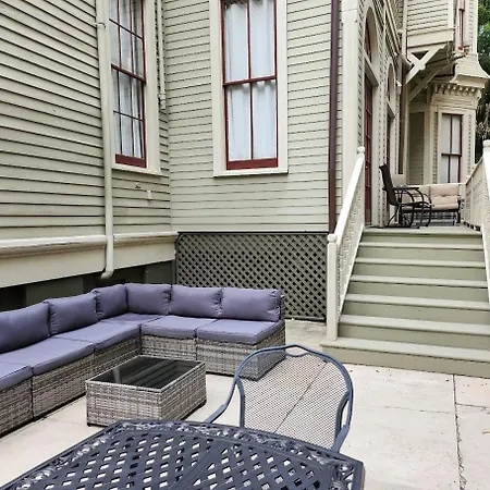 Apartment Walker Mansion On St Charles Ave - Unit 7 *