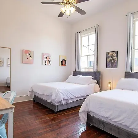 Historic 3 Bedroom 4blocks From Famous St Charles Ave Mardi Gras Parade Route, Steps To Jazz Venues And Restaurants