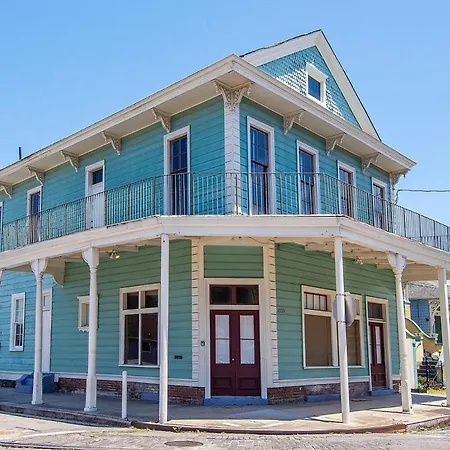 Historic 3 Bedroom 4blocks From Famous St Charles Ave Mardi Gras Parade Route, Steps To Jazz Venues And Restaurants New Orleans