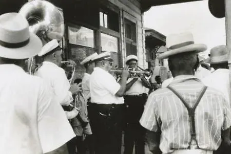 Historic 3 Bedroom 4blocks From Famous St Charles Ave Mardi Gras Parade Route, Steps To Jazz Venues And Restaurants