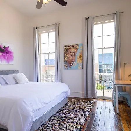 Historic 3 Bedroom 4blocks From Famous St Charles Ave Mardi Gras Parade Route, Steps To Jazz Venues And Restaurants * New Orleans