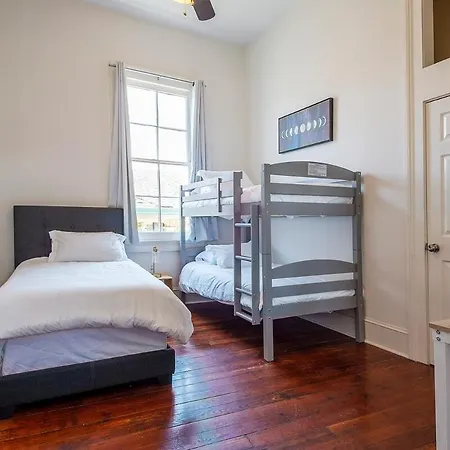Historic 3 Bedroom 4blocks From Famous St Charles Ave Mardi Gras Parade Route, Steps To Jazz Venues And Restaurants Apartment New Orleans