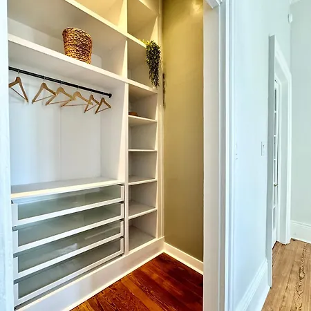 Holiday home Elegant Garden District 4br
