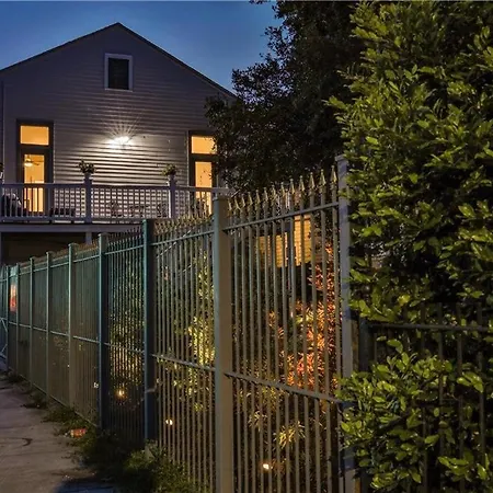 Elegant Garden District 4br