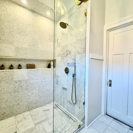 Elegant Garden District 4br Holiday home