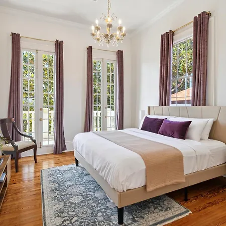 Elegant Garden District 4br Holiday home *