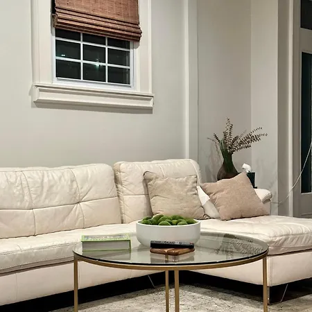 Holiday home Elegant Garden District 4br
