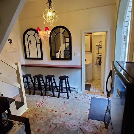 Walker Mansion On St Charles Ave - Unit 7 Apartment *
