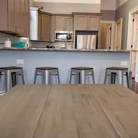 St Philip Gem 5 Bed-5 Bath Steps To Fq - Monthly