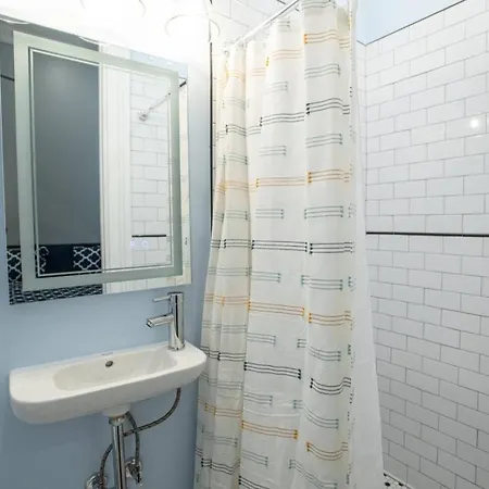 St Philip Gem 5 Bed-5 Bath Steps To Fq - Monthly *