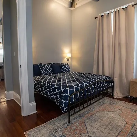 St Philip Gem 5 Bed-5 Bath Steps To Fq - Monthly Holiday home *