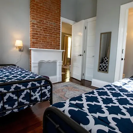 St Philip Gem 5 Bed-5 Bath Steps To Fq - Monthly