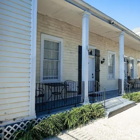 Monthly - Dumaine Historic Gem - Front House 1bed Holiday home New Orleans