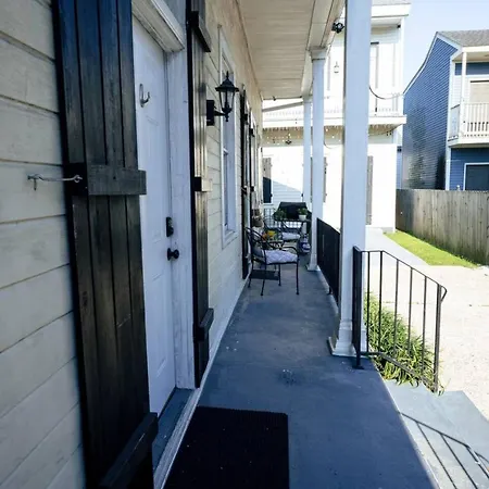 Monthly - Dumaine Historic Gem - Front House 1bed