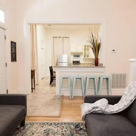 Monthly - Dumaine Historic Gem - Front House 1bed *