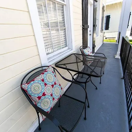 Monthly - Dumaine Historic Gem - Front House 1bed Holiday home New Orleans