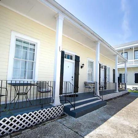 Holiday home Monthly - Dumaine Historic Gem - Front House 1bed