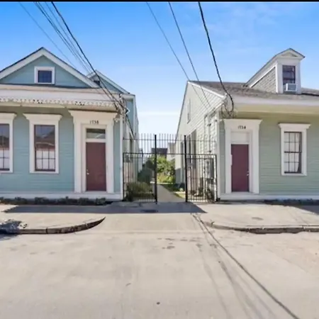 Cute 1bed 1bath Walk To French Q And Bourbon St Apartment *