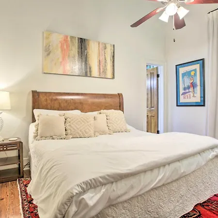 Perfect Location: Inviting Uptown Apt! New Orleans