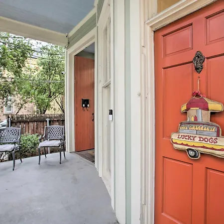 Apartment Perfect Location: Inviting Uptown Apt! *