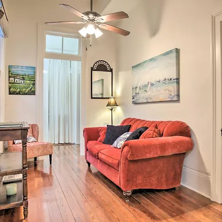 Perfect Location: Inviting Uptown Apt! *