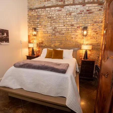 Engine 24 Firehouse Bed & Breakfast 3*