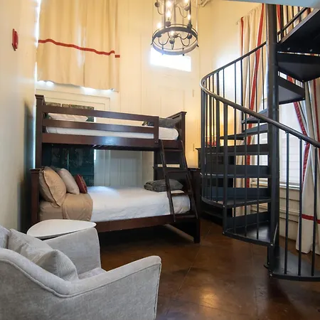 Engine 24 Firehouse Bed & Breakfast