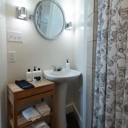Engine 24 Firehouse Bed & Breakfast 3*
