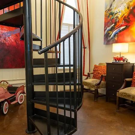 Engine 24 Firehouse Bed & Breakfast 3*