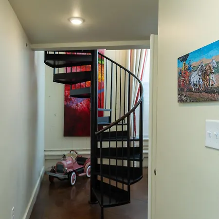Engine 24 Firehouse Bed & Breakfast New Orleans