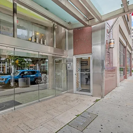 Spacious 4bd Condo, Sleeps 12, Walk To Bourbon St & Superdome Apartment