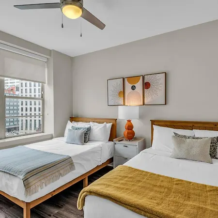 Spacious 4bd Condo, Sleeps 12, Walk To Bourbon St & Superdome