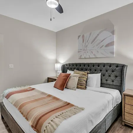 Spacious 4bd Condo, Sleeps 12, Walk To Bourbon St & Superdome *