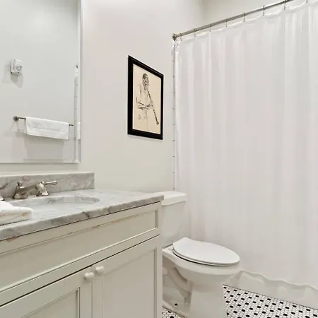 Hotel Group-friendly Nola Near Bourbon