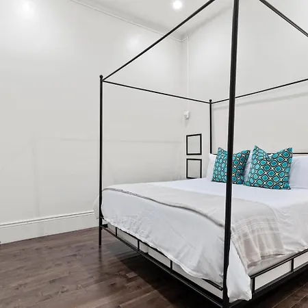 Group-friendly Nola Near Bourbon Hotel *