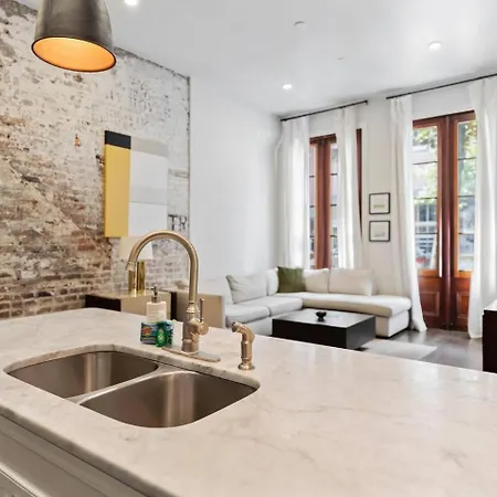 Group-friendly Nola Near Bourbon Hotel