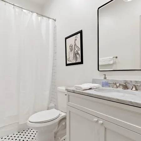 Group-friendly Nola Near Bourbon Hotel New Orleans
