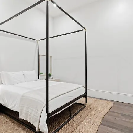 Group-friendly Nola Near Bourbon New Orleans