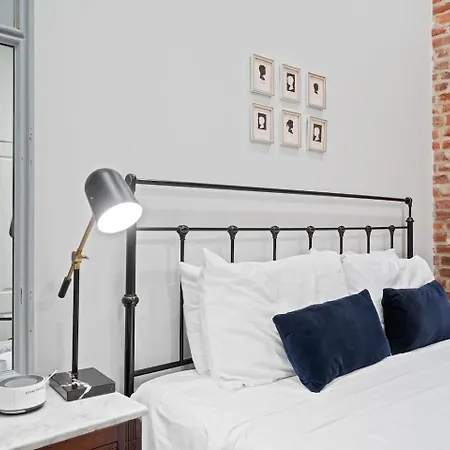 Bourbon Street Group Friendly Hotel *