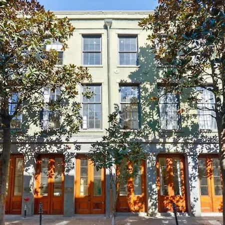 Group-friendly Nola Near Bourbon *