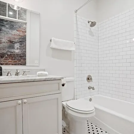 Bourbon Street Group Friendly Hotel *