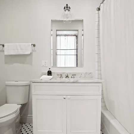 Bourbon Street Group Friendly Hotel *