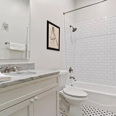 Group-friendly Nola Near Bourbon * New Orleans