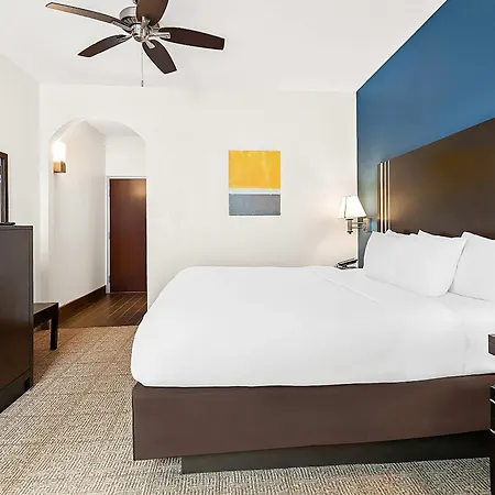 Comfort East Hotel 4*