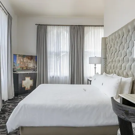 International House 4*