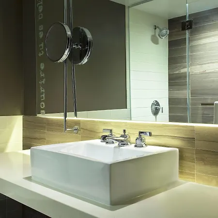 Le Meridien Hotel 4*