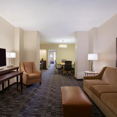 Hotel Embassy By Hilton Convention Center 3*
