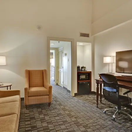 Hotel Embassy By Hilton Convention Center New Orleans
