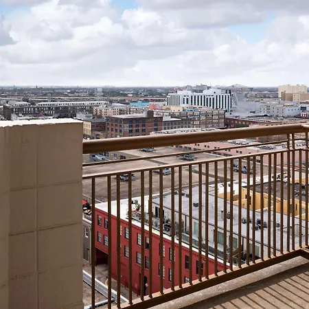 Hotel Embassy By Hilton Convention Center