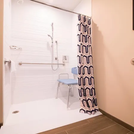 Fairfield By Marriott & Downtown French Quarter Area 3*
